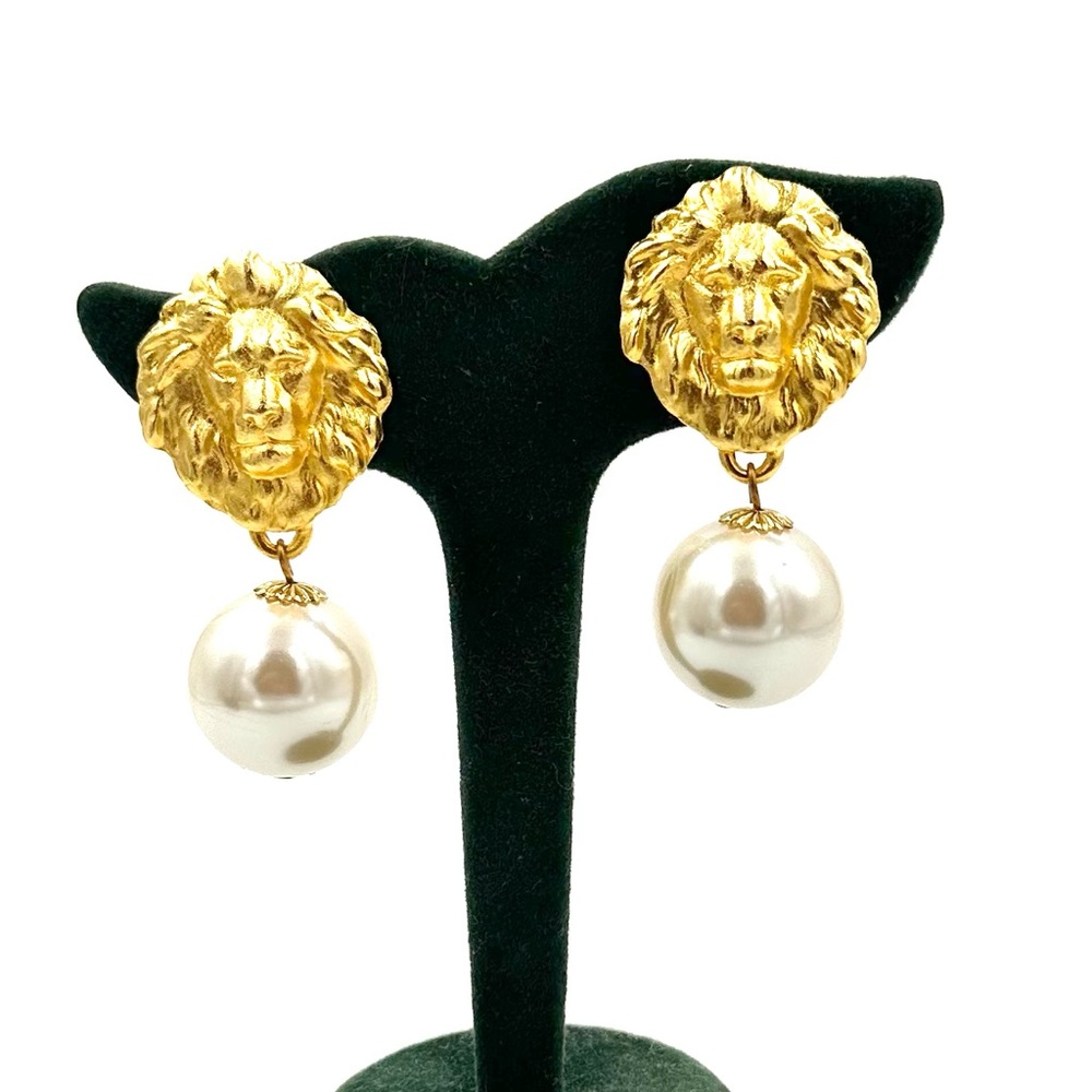 Vintage 80’s Maeve Carr NY Earrings Gold Lion Head White Pearl Drop Dangles Clip